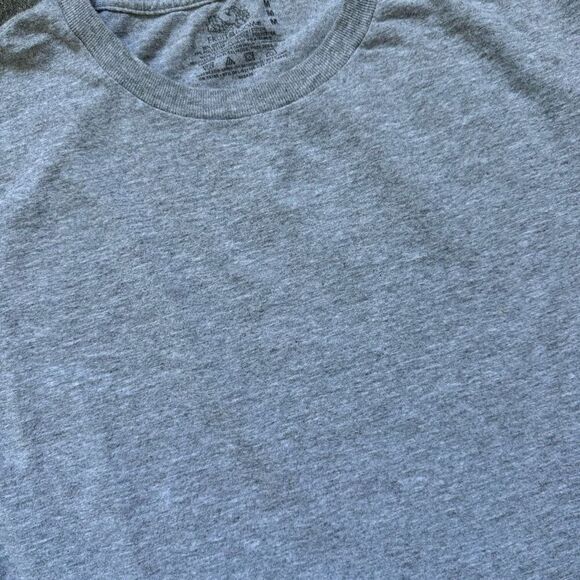 Fruit Of The Loom Men’s Essential Grey Short Sleeve T-Shirt Size Medium Casual - Picture 2 of 9